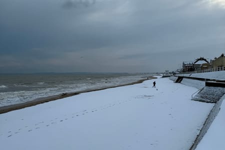 La plage de Lion-sur-Mer sous la neige